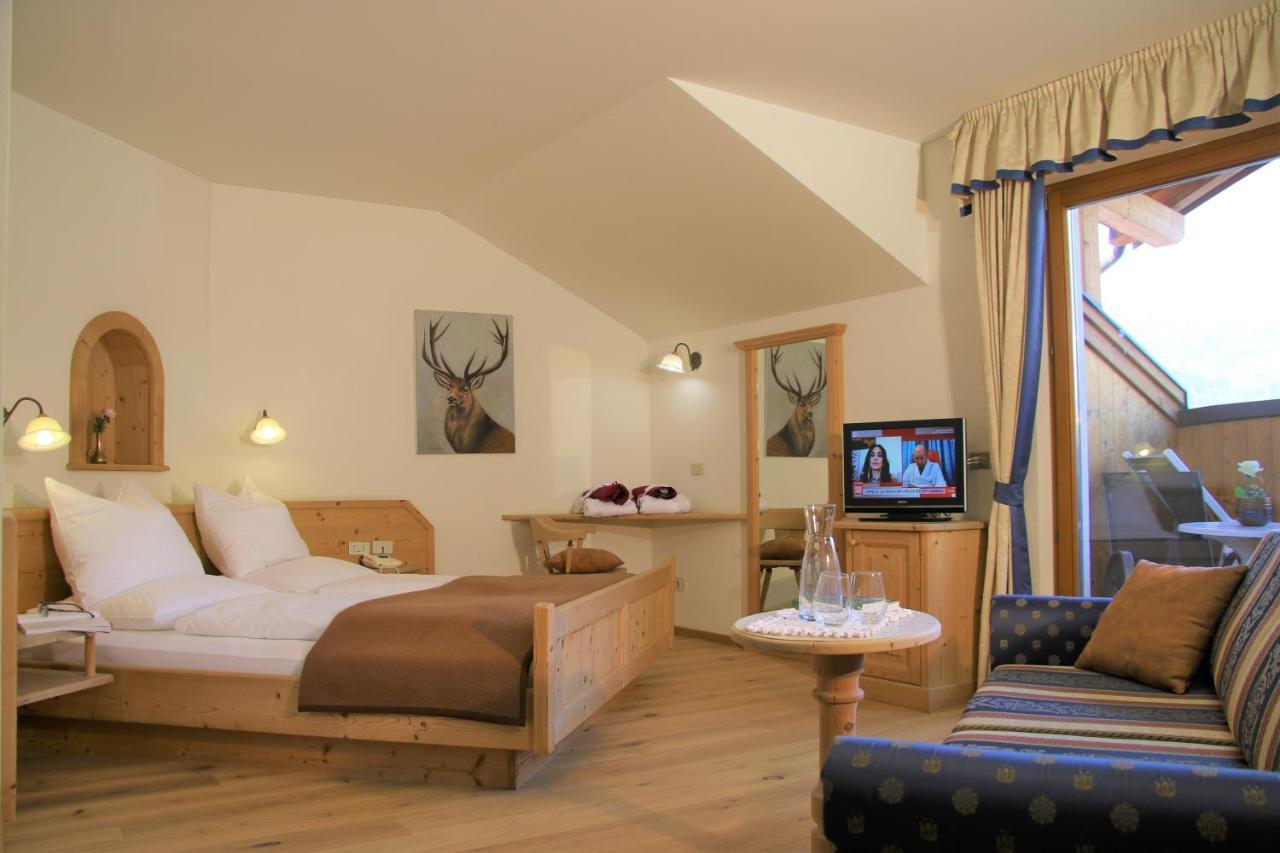 Hotel Alpenrose Dolomites Ла-Валле Экстерьер фото