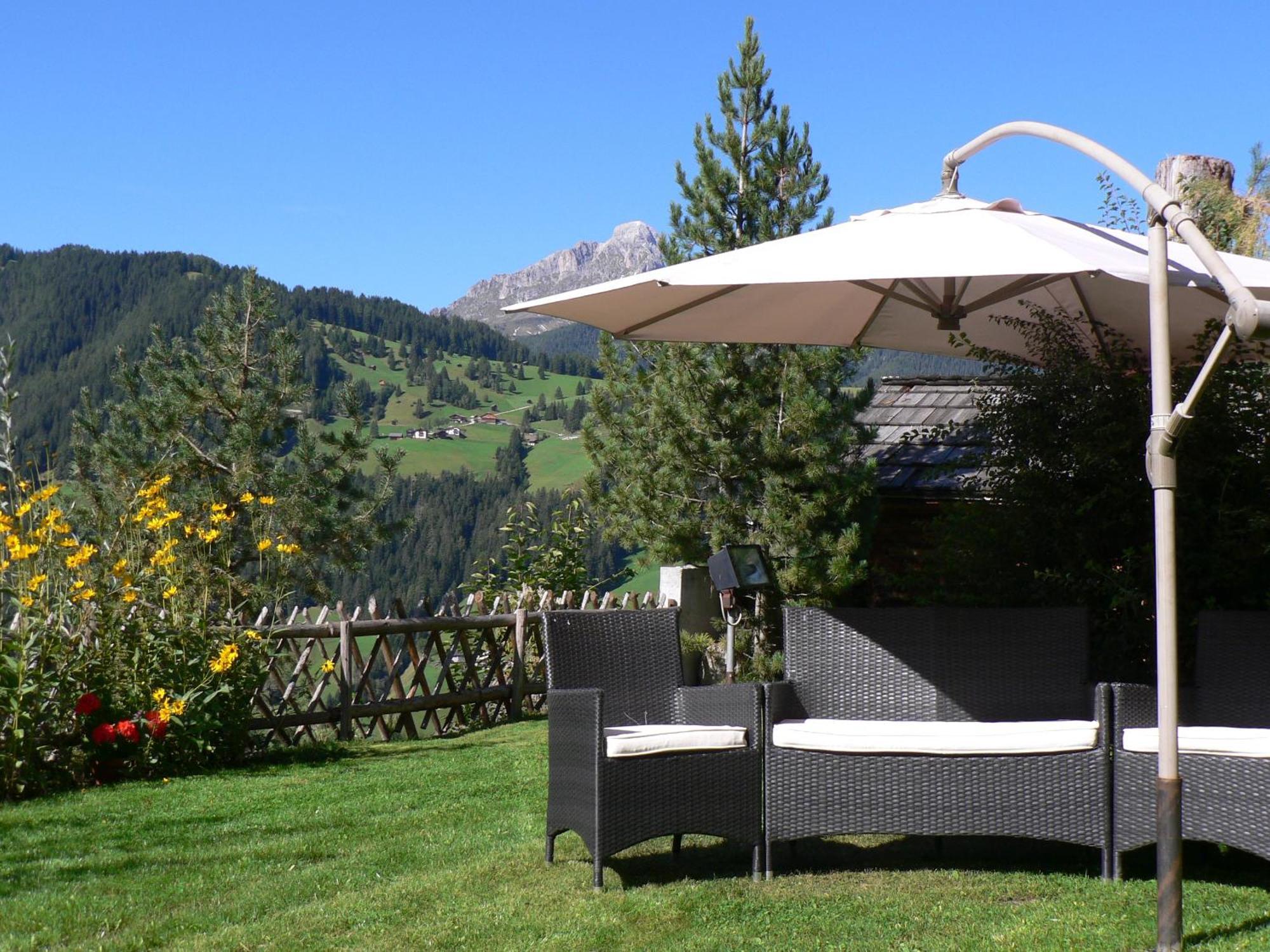 Hotel Alpenrose Dolomites Ла-Валле Экстерьер фото